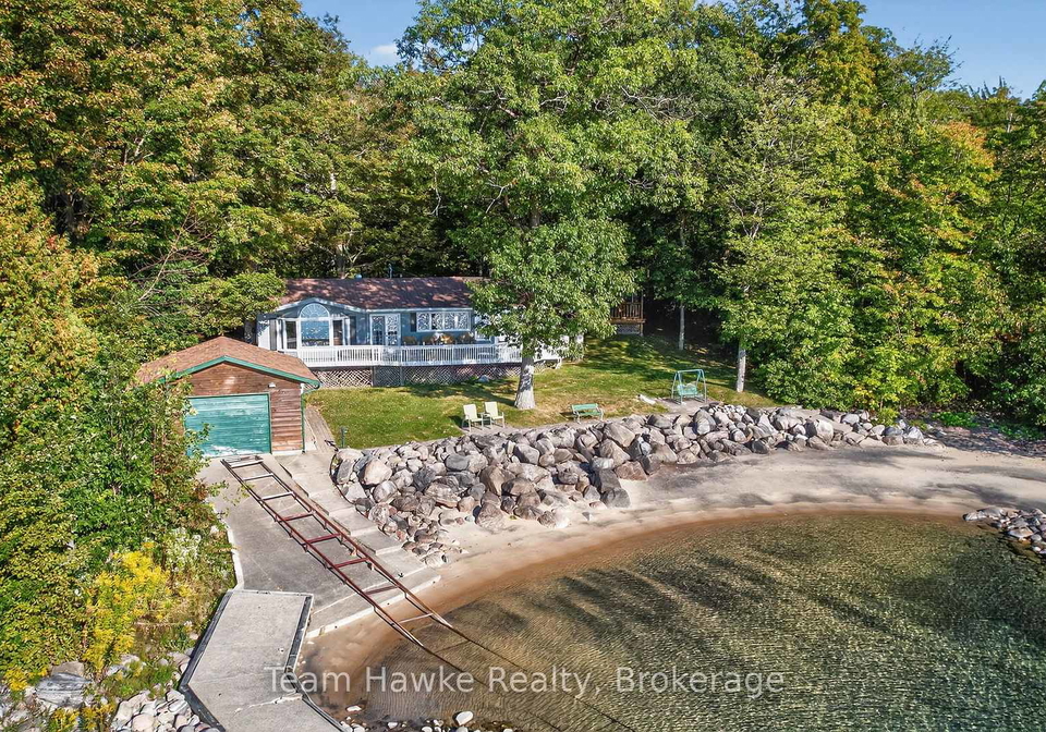 2082-beaches-road-n-tiny-ontario-s12414777