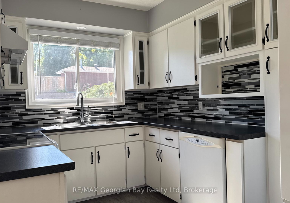 754-victoria-street-midland-ontario-s12418102