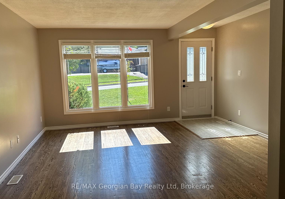 754-victoria-street-midland-ontario-s12418102