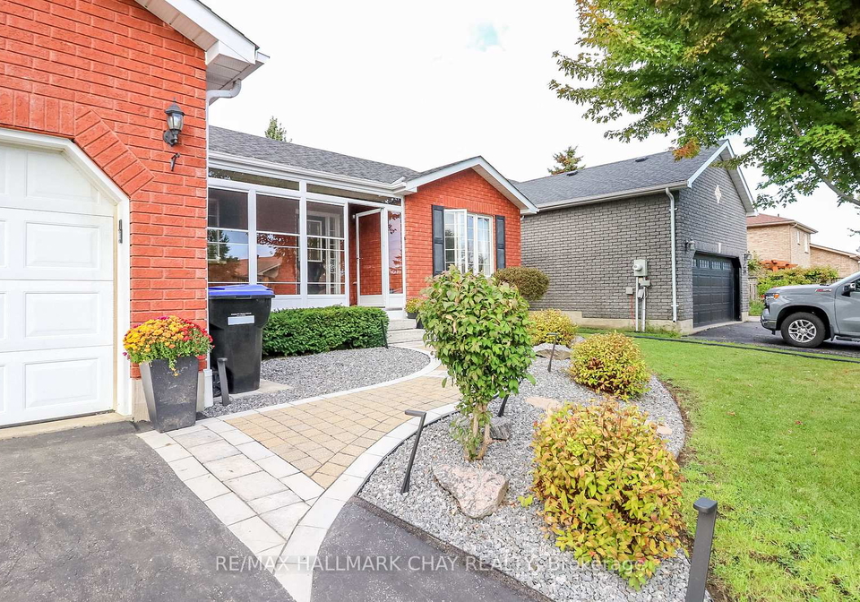 5-burton-crescent-springwater-ontario-s12430326