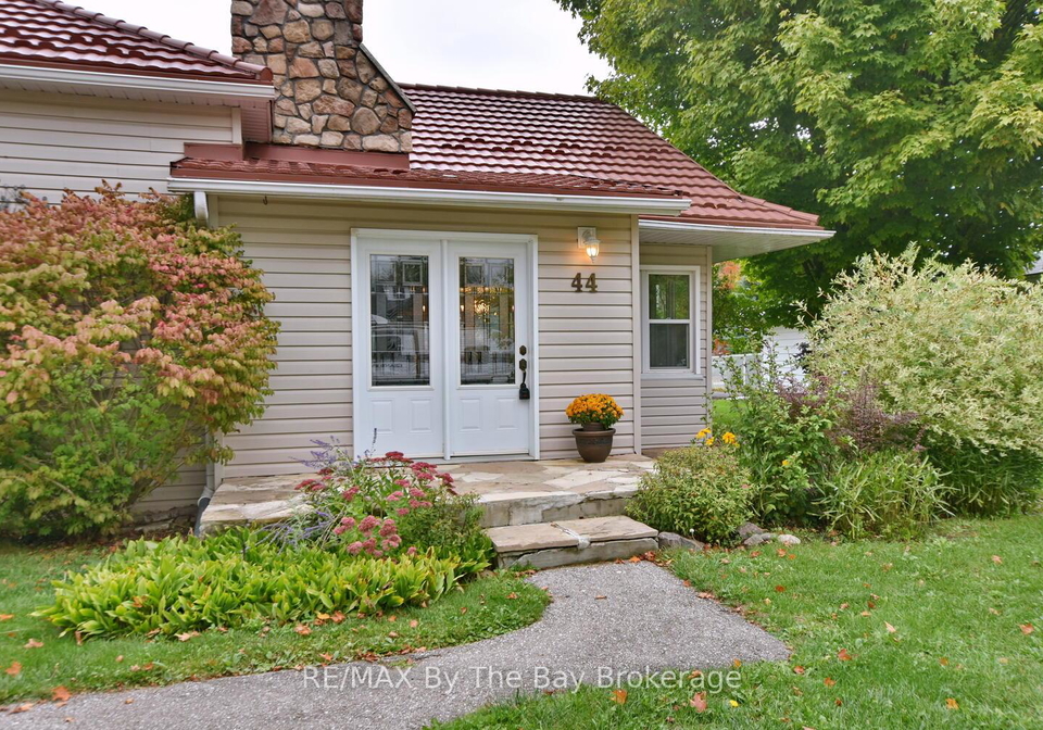 44-peter-street-springwater-ontario-s12431658