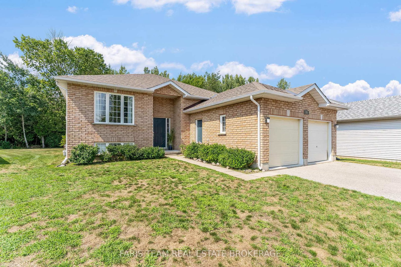 83-georgias-walk-tay-ontario-s12441010