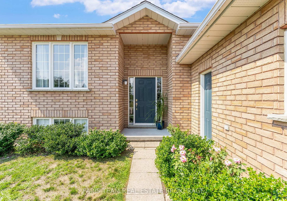 83-georgias-walk-tay-ontario-s12441010