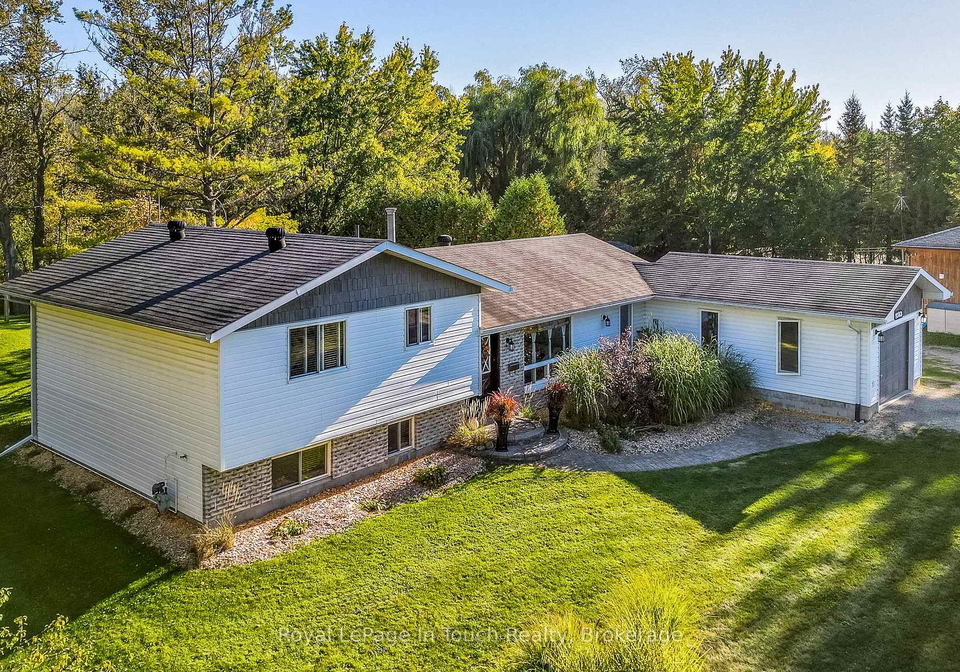 1023-flos-4-road-w-springwater-ontario-s12443744