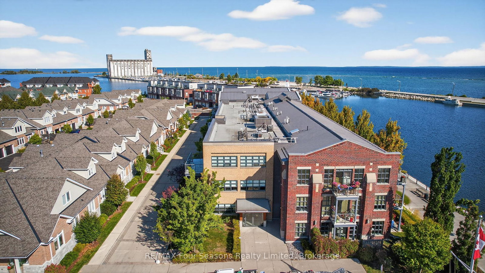 1-shipyard-lane-collingwood-ontario-s12443939