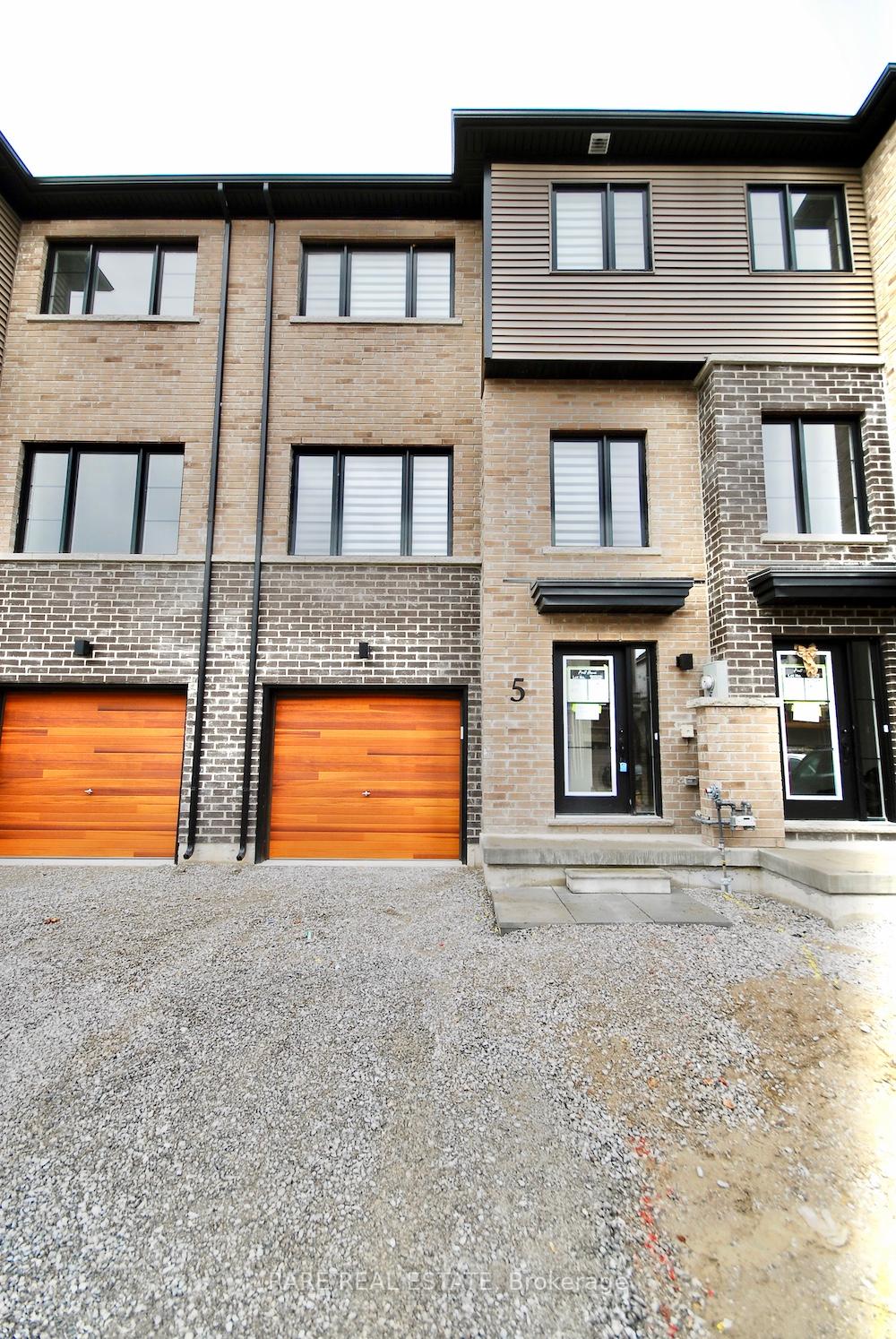 5-pumpkin-corner-crescent-barrie-ontario-s12446989
