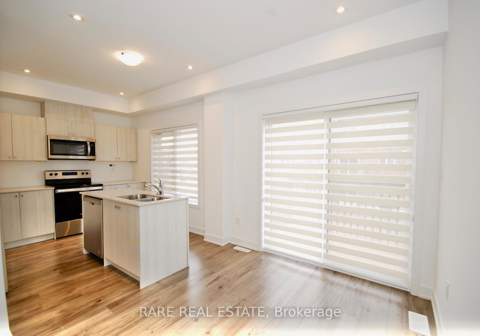 5-pumpkin-corner-crescent-barrie-ontario-s12446989