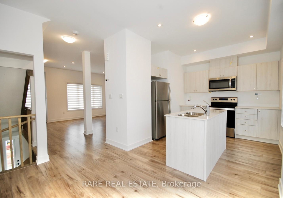 5-pumpkin-corner-crescent-barrie-ontario-s12446989