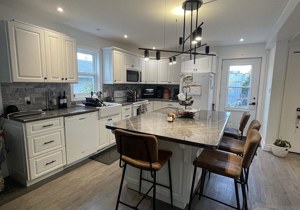 6-stone-street-springwater-ontario-s12453098