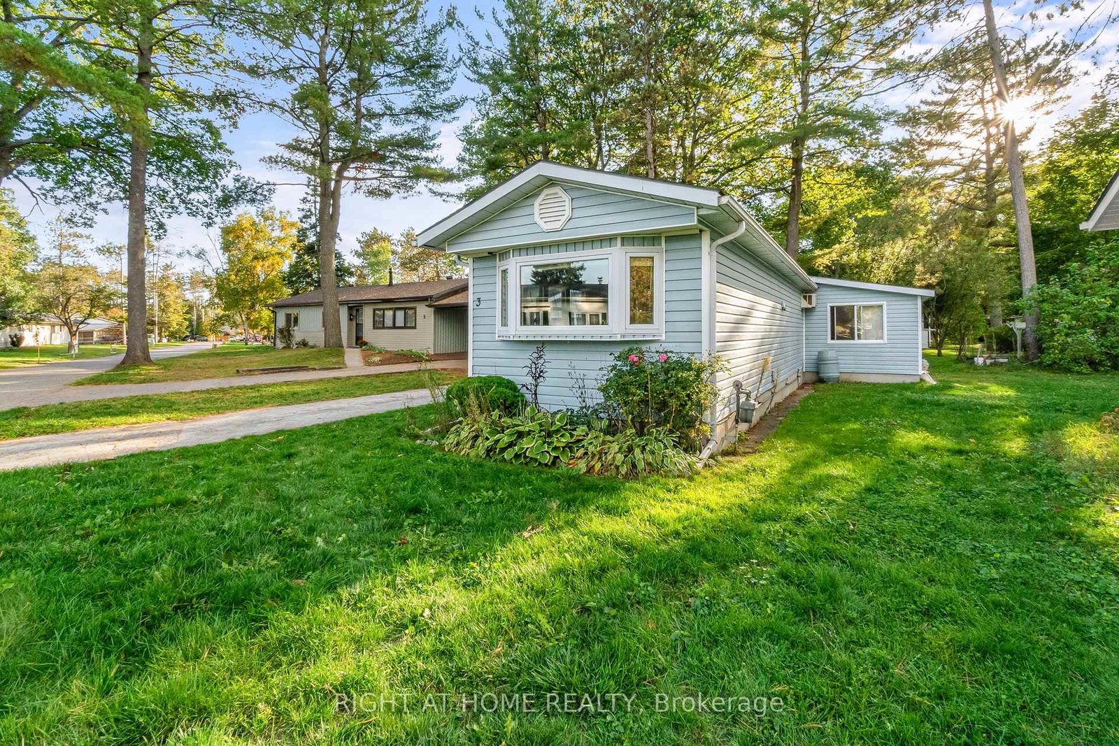 3-carruthers-street-s-wasaga-beach-ontario-s12457389