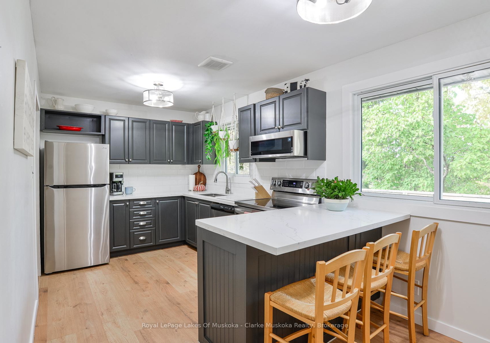 2-sunset-crescent-severn-ontario-s12468472