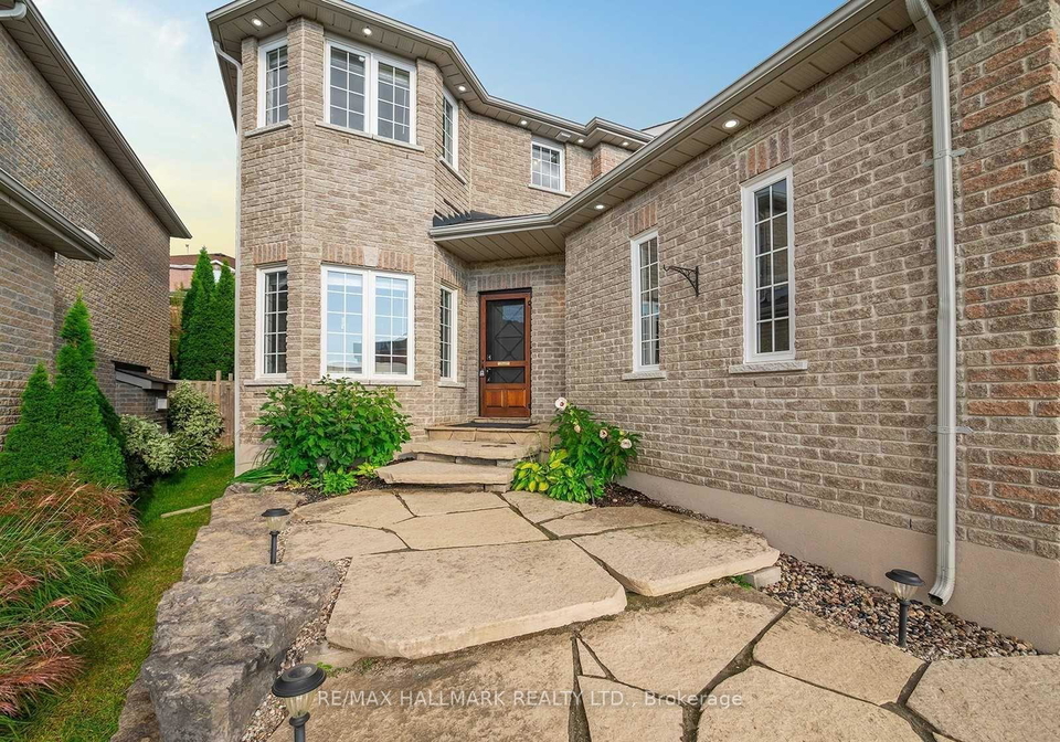 17-silver-trail-barrie-ontario-s12468757
