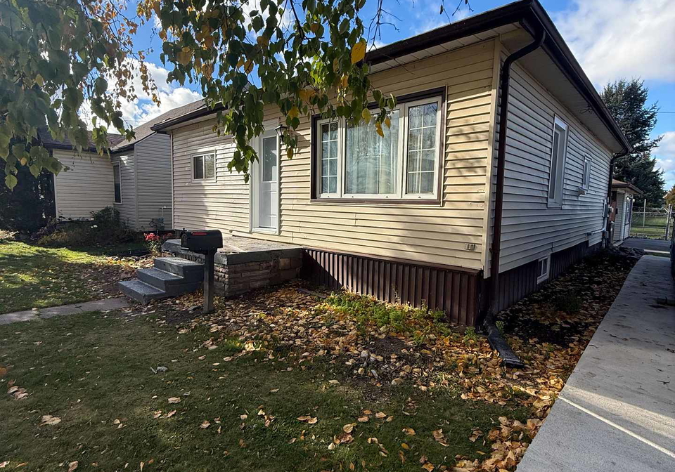 258-elizabeth-street-midland-ontario-s12473360
