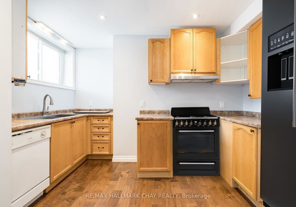 34-paddy-dunns-circle-barrie-ontario-s12474395