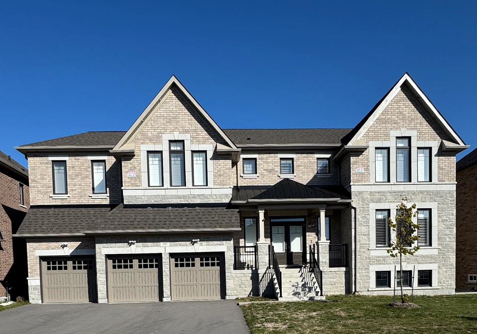 241-warden-street-clearview-ontario-s12478406