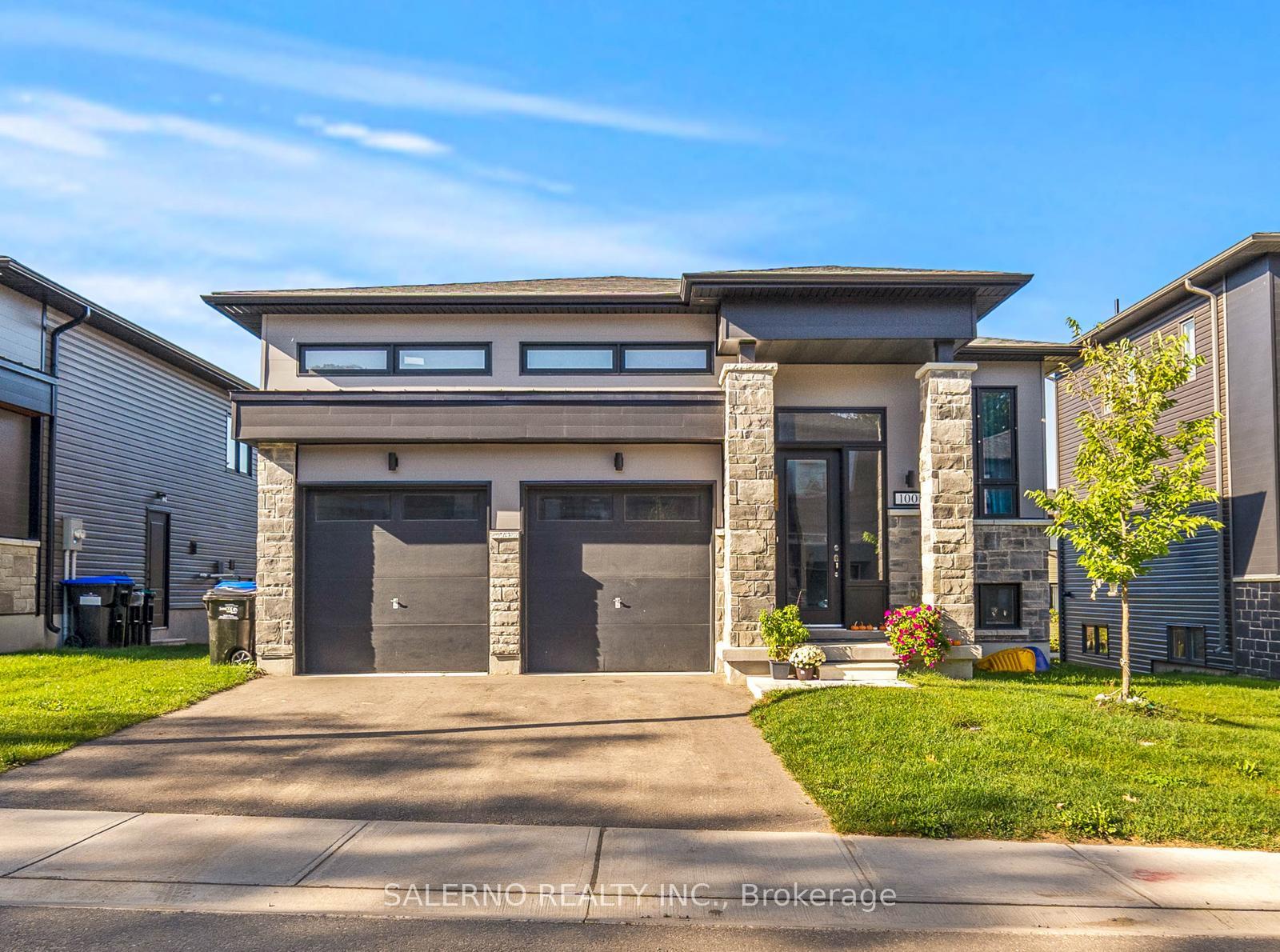 100-berkely-street-wasaga-beach-ontario-s12480286
