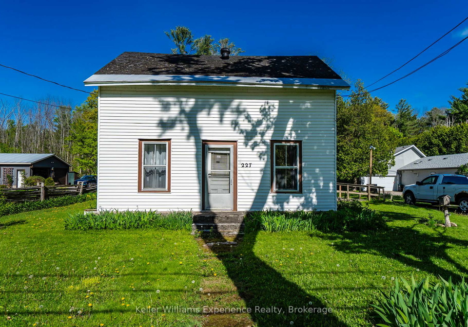 227-fox-street-penetanguishene-ontario-s12490288