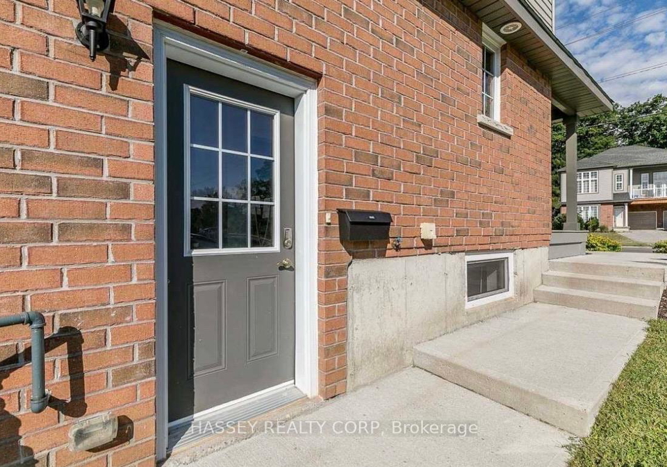 323-edgehill-dr-drive-barrie-ontario-s12499326