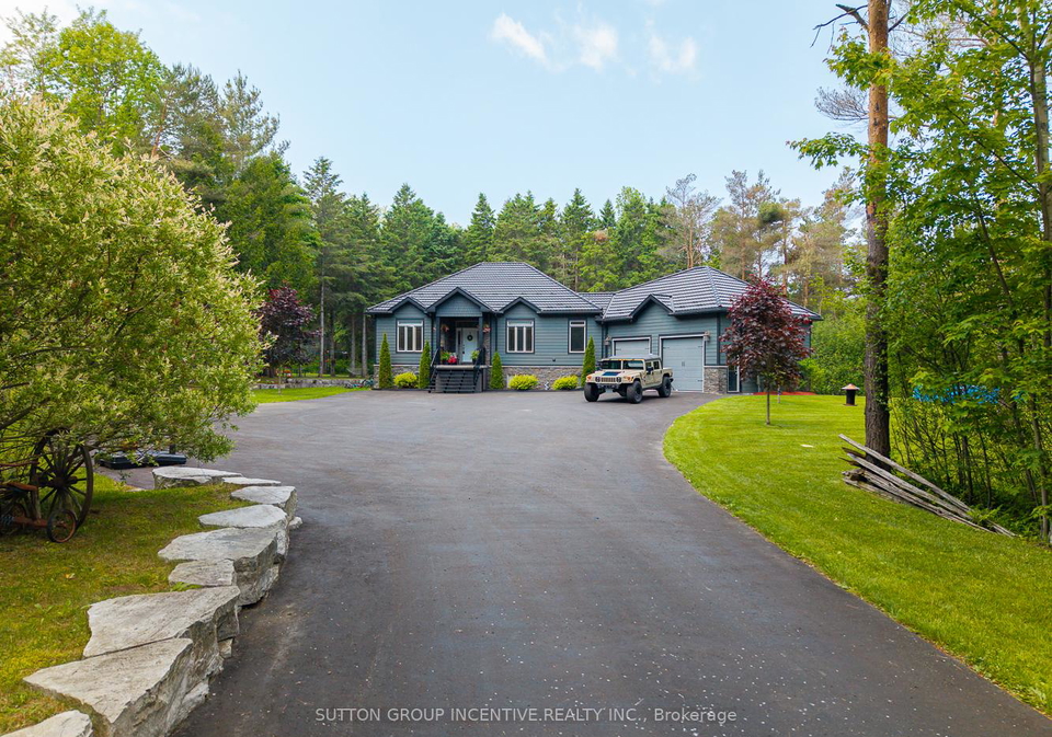 7070-93-highway-tiny-ontario-s12522594