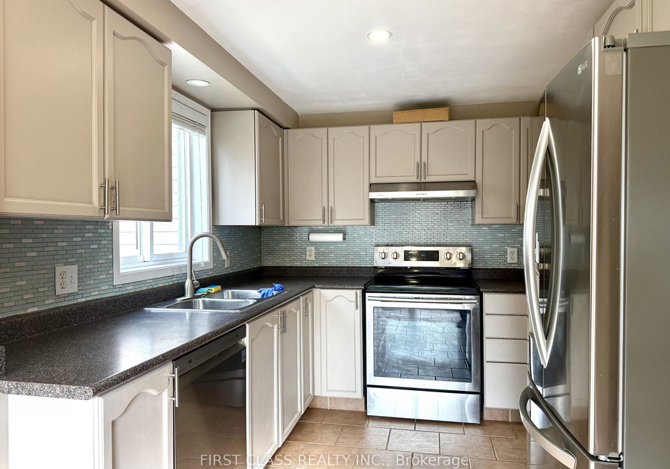 13-benjamin-lane-barrie-ontario-s12525974