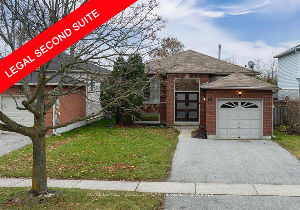 44-ward-drive-barrie-ontario-s12579642