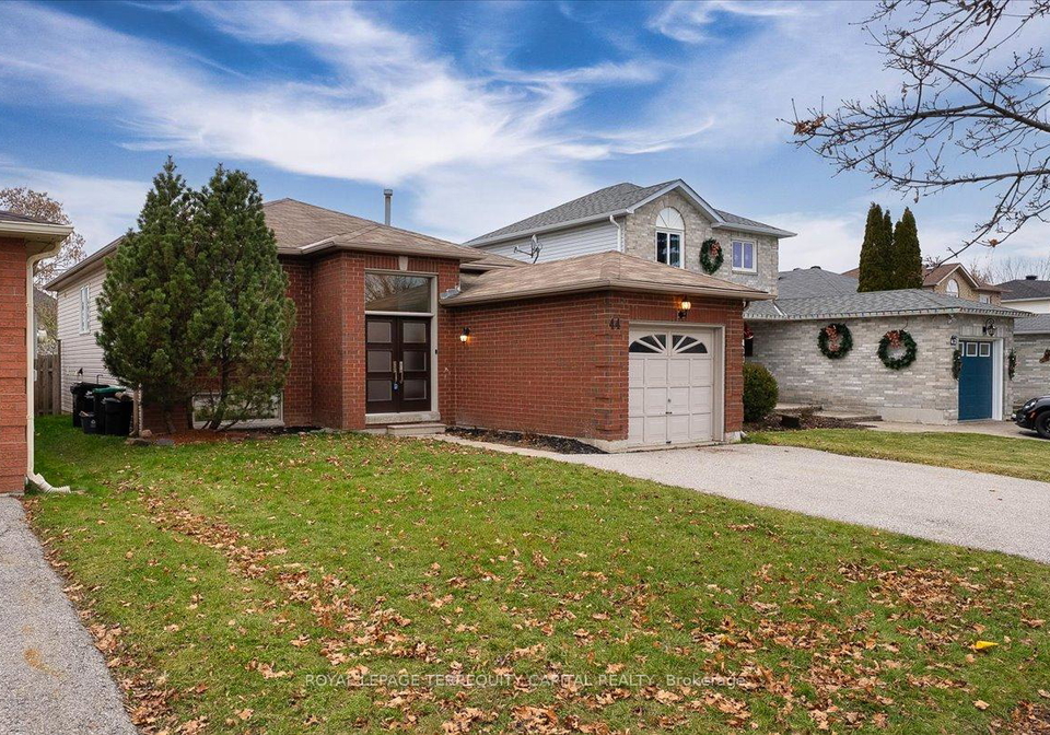 44-ward-drive-barrie-ontario-s12579642