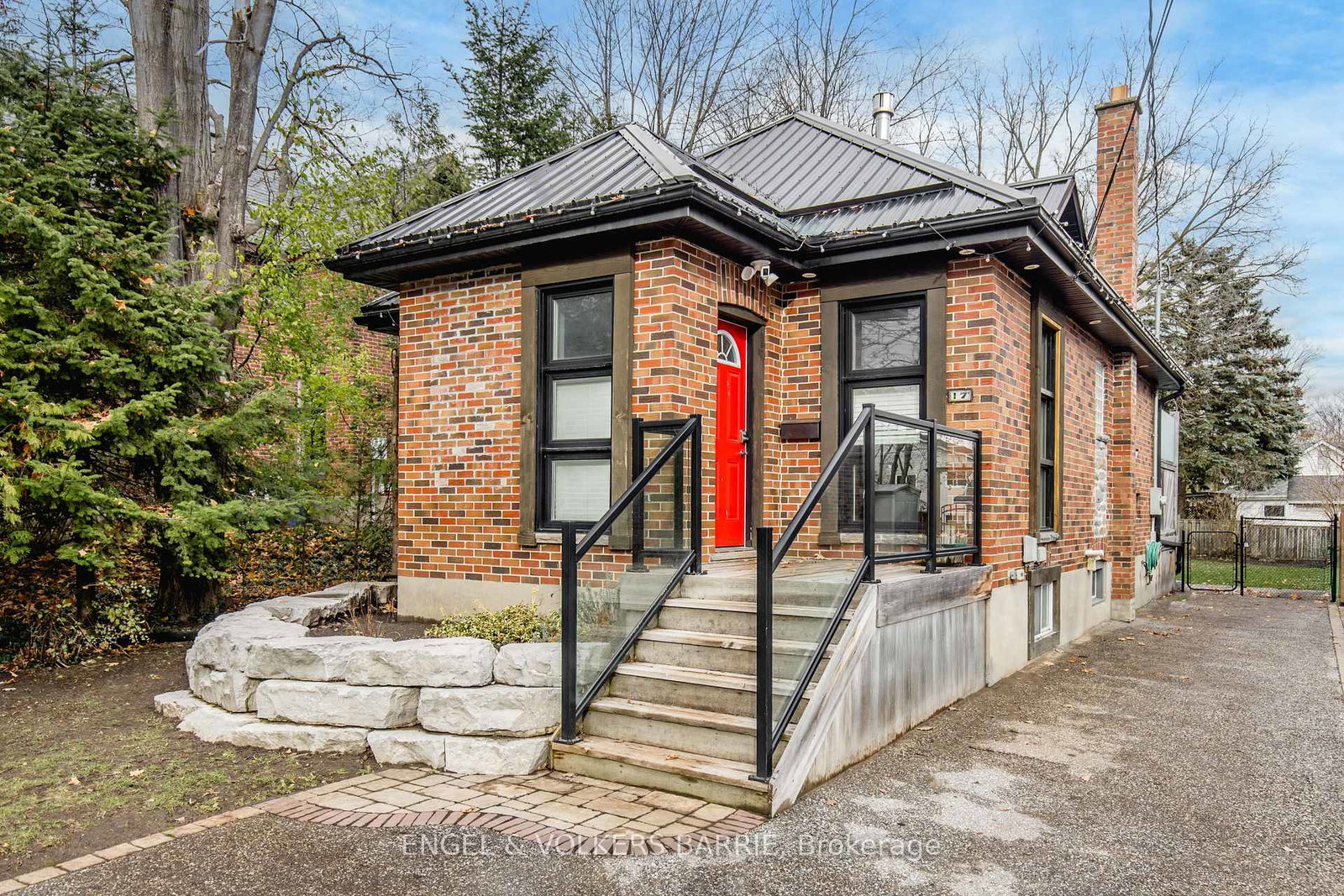 17-thomson-street-barrie-ontario-s12585506