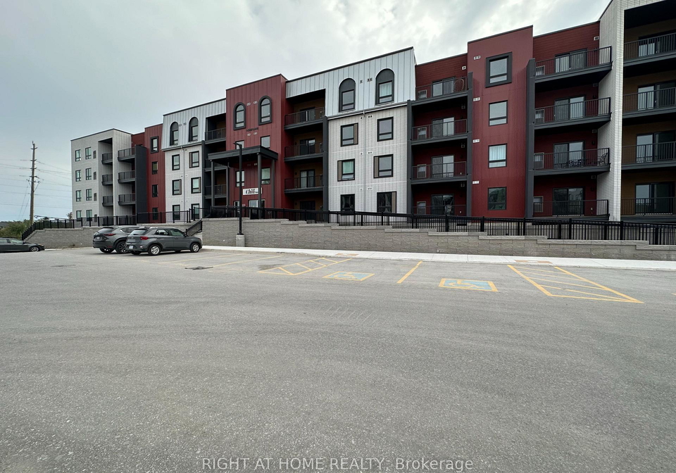 1-chef-lane-barrie-ontario-s12593056