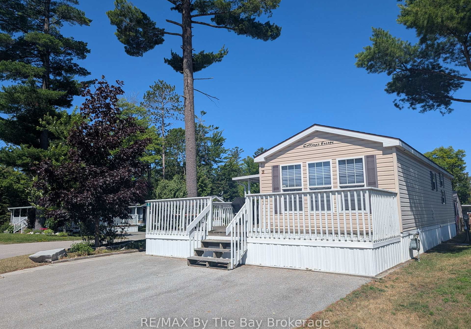 2-white-pines-trail-wasaga-beach-ontario-s12596254