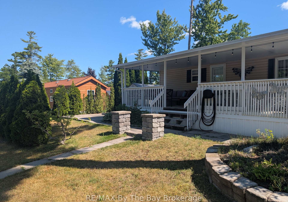 2-white-pines-trail-wasaga-beach-ontario-s12596254