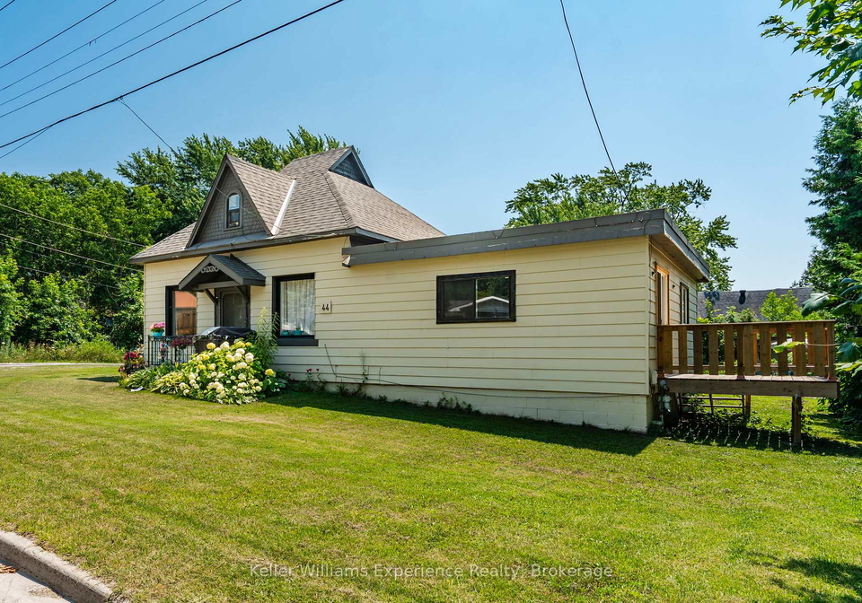 44-yeo-street-penetanguishene-ontario-s12603918