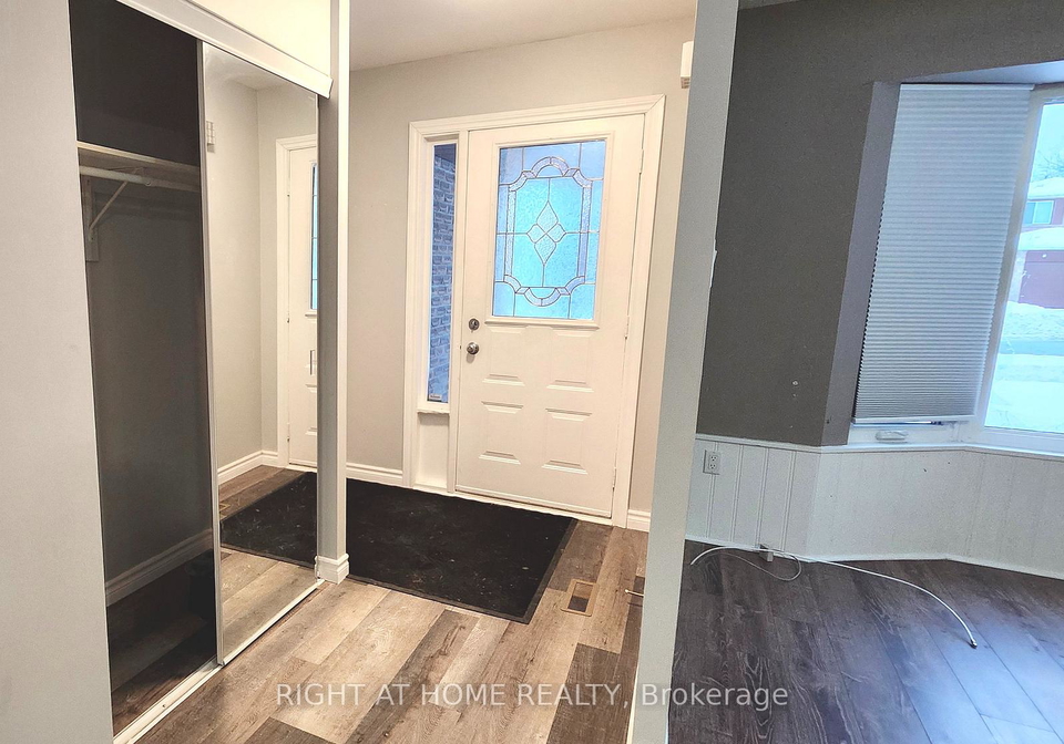 29-fox-run-barrie-ontario-s12611436