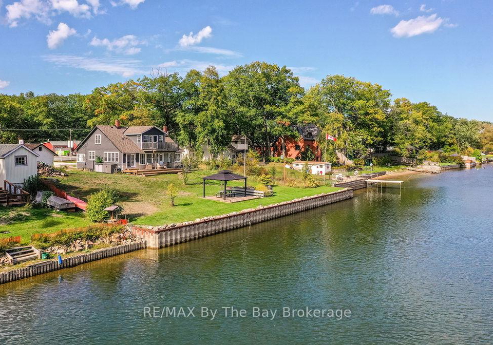 1067-mosley-street-wasaga-beach-ontario-s12638356
