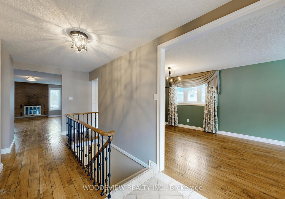 2-charles-court-barrie-ontario-s12640784