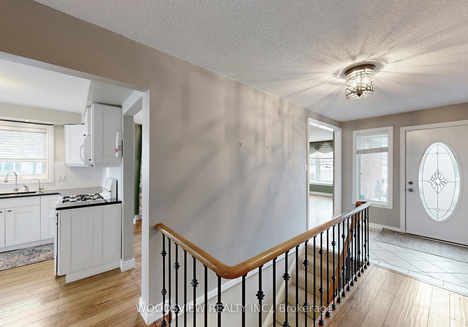 2-charles-court-barrie-ontario-s12640784