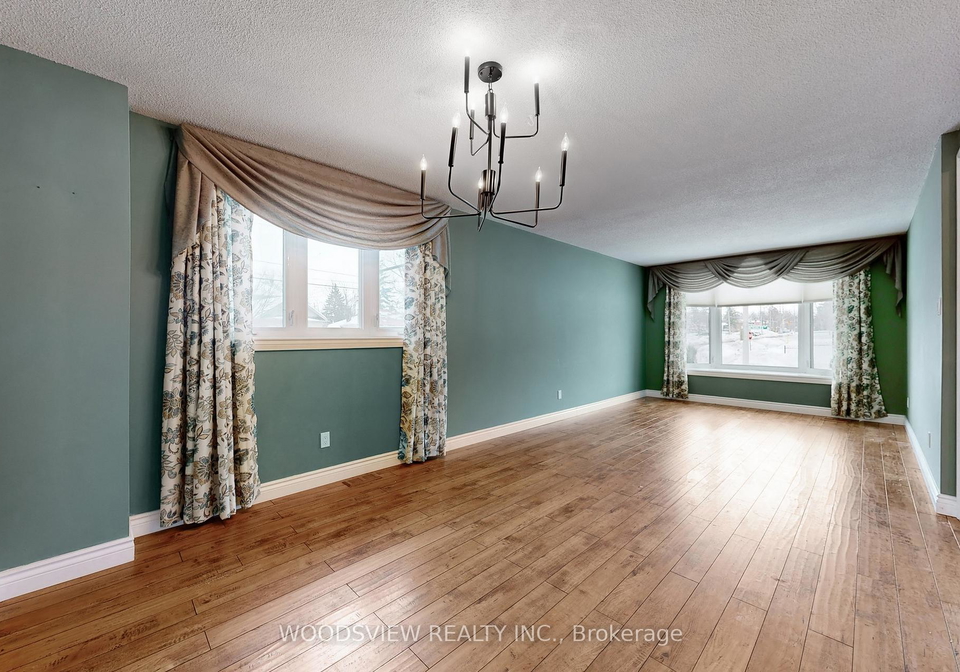 2-charles-court-barrie-ontario-s12640784