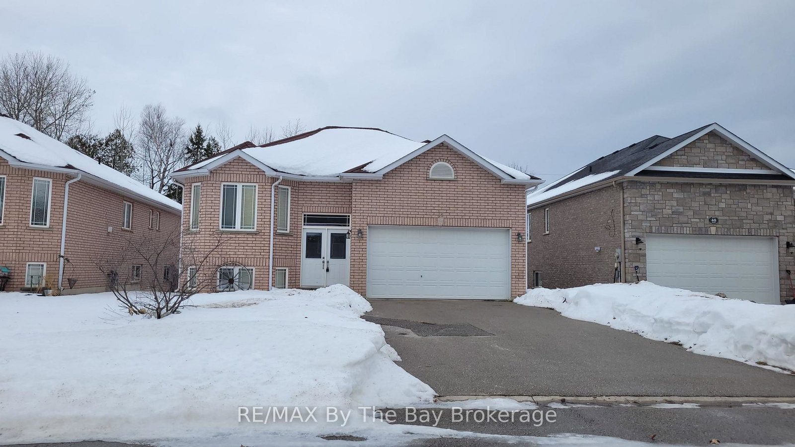 42-tona-trail-wasaga-beach-ontario-s12644094