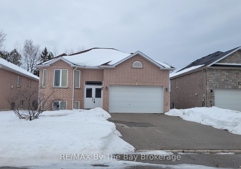 42-tona-trail-wasaga-beach-ontario-s12644094