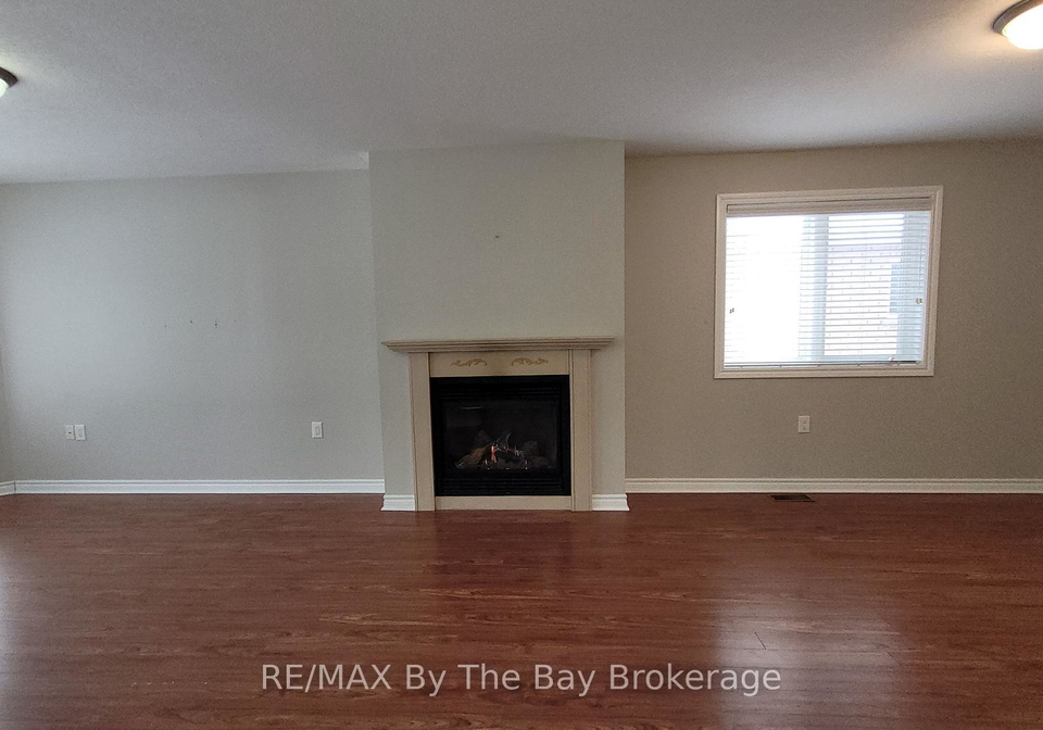 42-tona-trail-wasaga-beach-ontario-s12644094