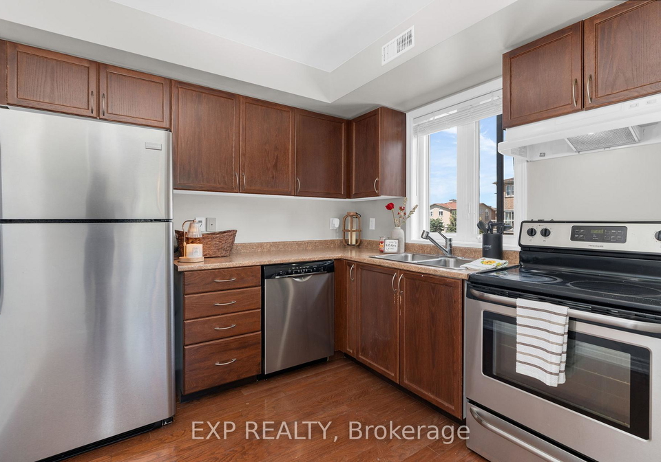 135-sydenham-wells-barrie-ontario-s12644312
