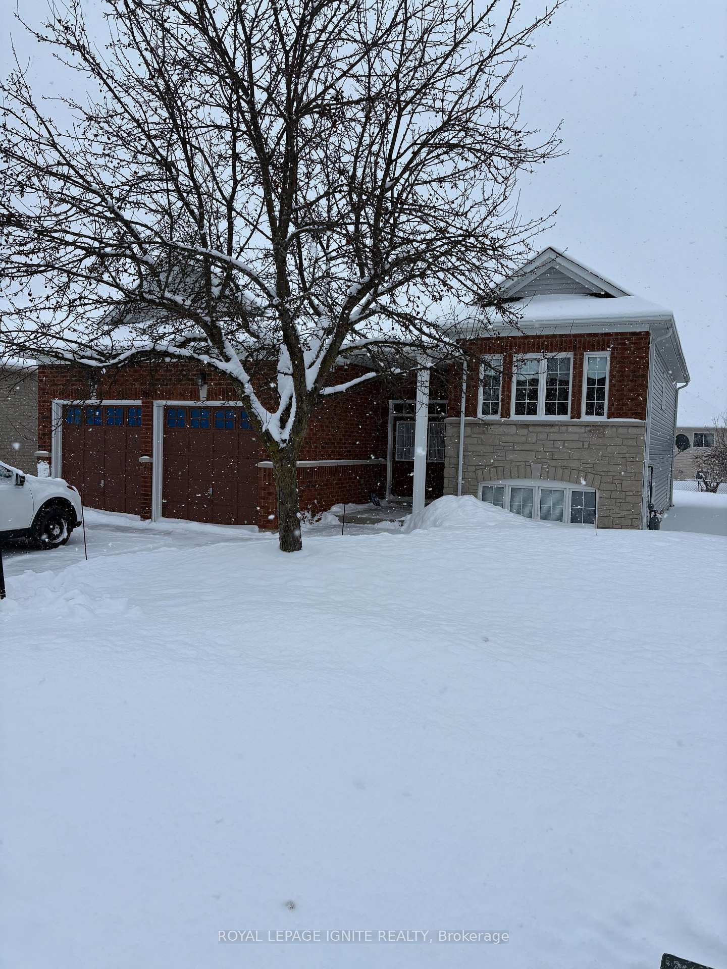 18-red-pine-crescent-wasaga-beach-ontario-s12668564