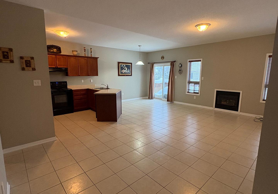 18-red-pine-crescent-wasaga-beach-ontario-s12668564