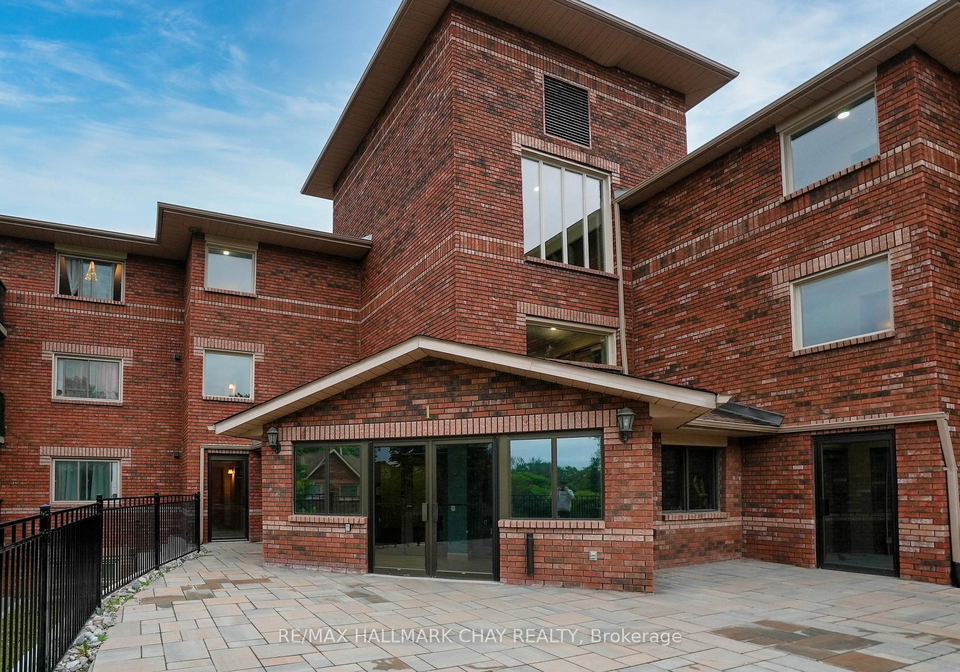 1-quail-crescent-barrie-ontario-s12671688