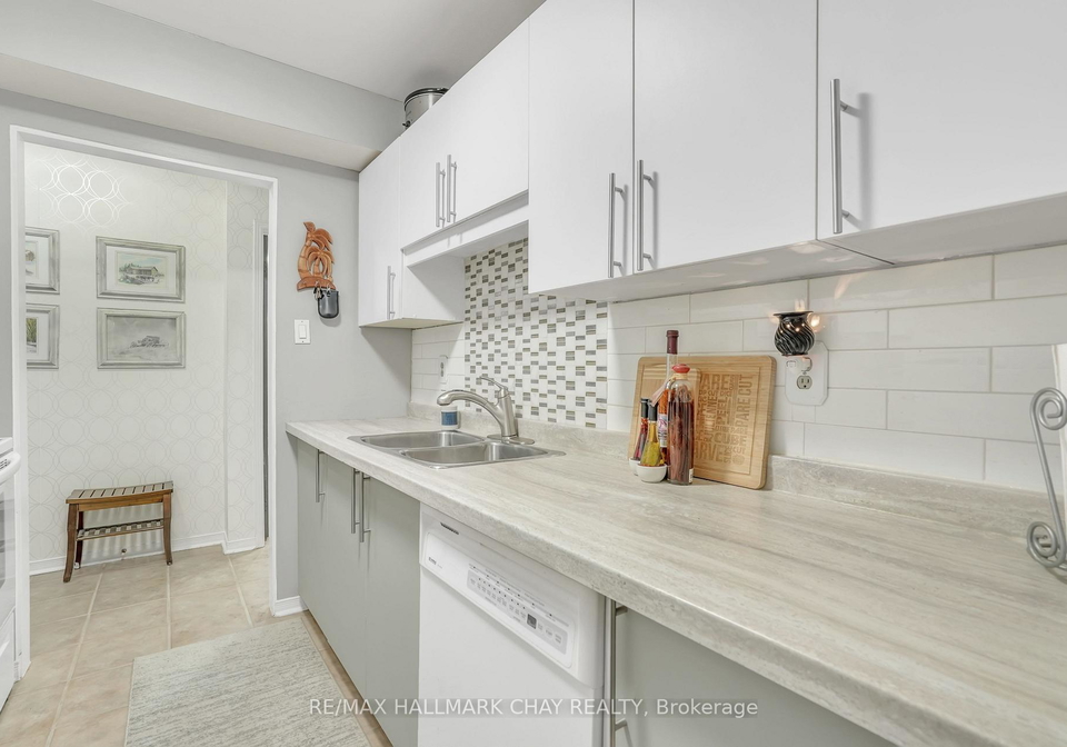 1-quail-crescent-barrie-ontario-s12671688