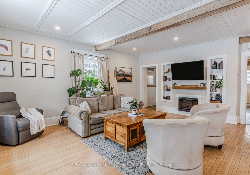 7196-26-highway-clearview-ontario-s12676220