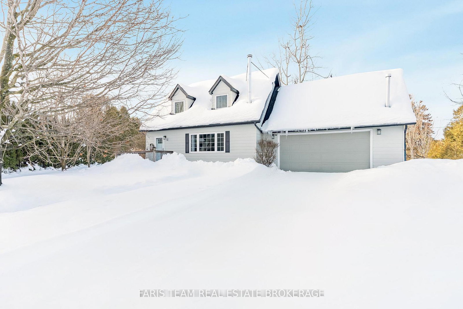12-moon-crescent-oro-medonte-ontario-s12685944