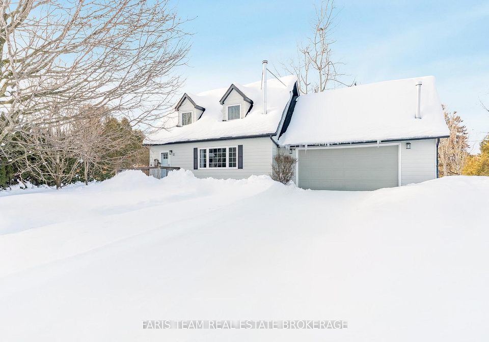 12-moon-crescent-oro-medonte-ontario-s12685944