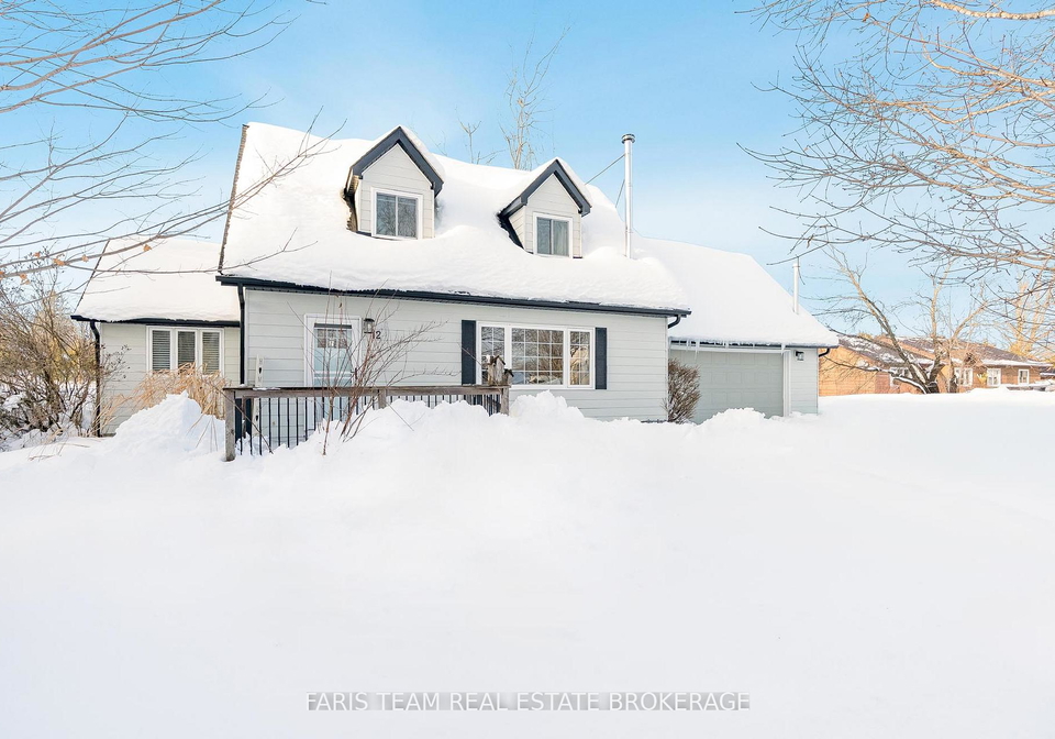 12-moon-crescent-oro-medonte-ontario-s12685944