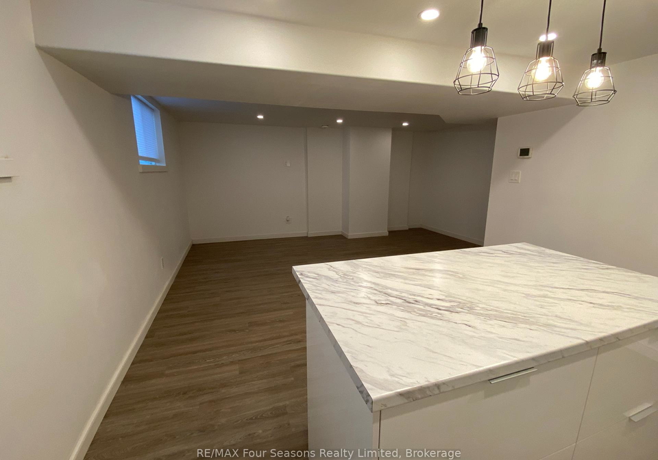 40-s-59th-street-s-wasaga-beach-ontario-s12694708
