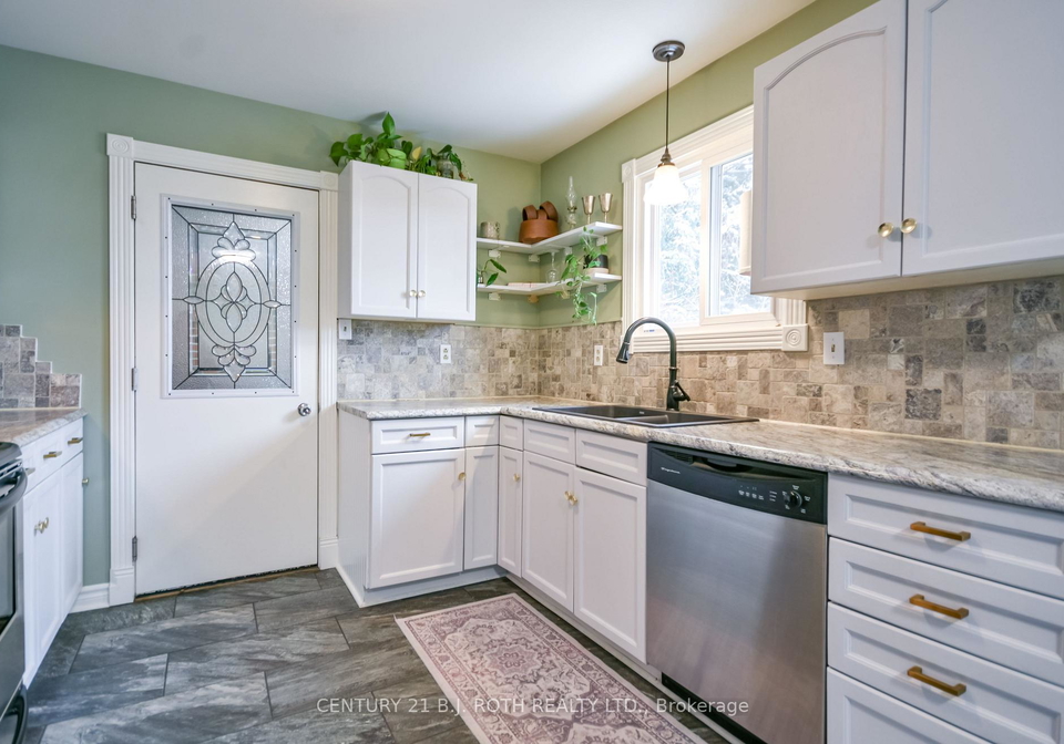 6-glenview-avenue-springwater-ontario-s12702224